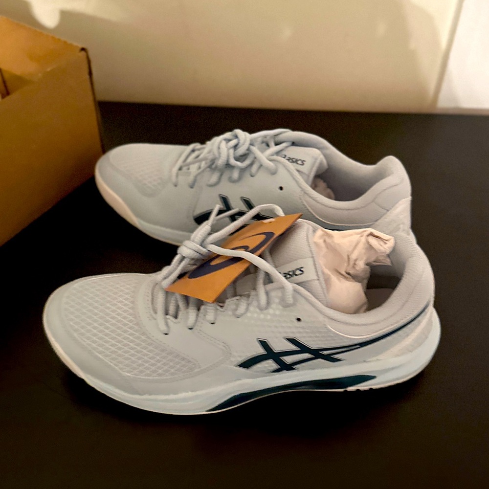 ASICS Gel Dedicate 8 tennis / pickleball shoes. Size 8.5. New in box.